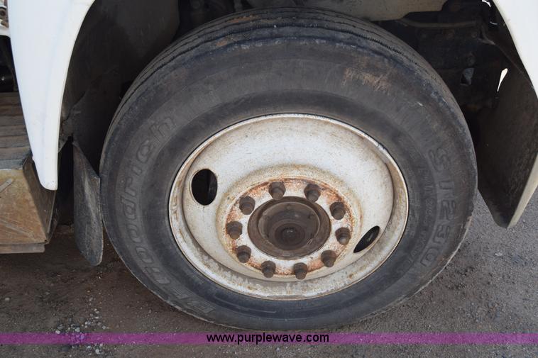 image for item J6657 1985 Mack water tanker truck