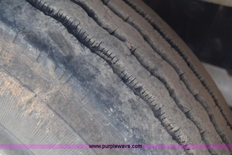 image for item J6657 1985 Mack water tanker truck