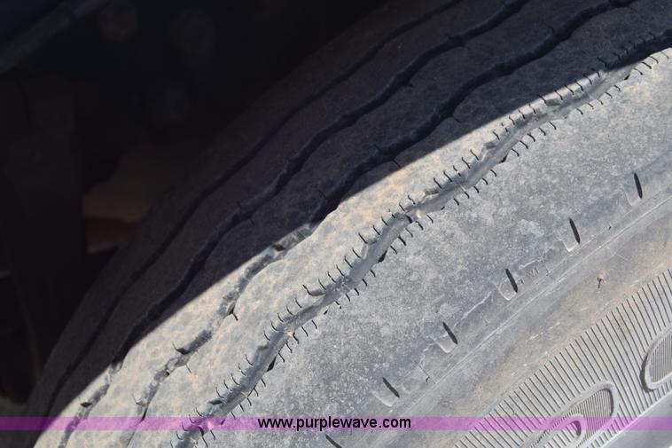 image for item J6657 1985 Mack water tanker truck