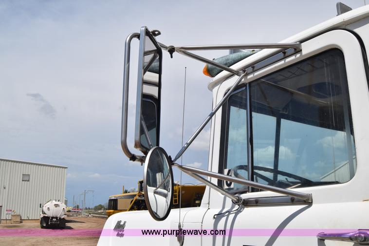 image for item J6657 1985 Mack water tanker truck