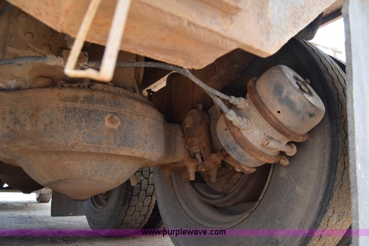 image for item J6657 1985 Mack water tanker truck