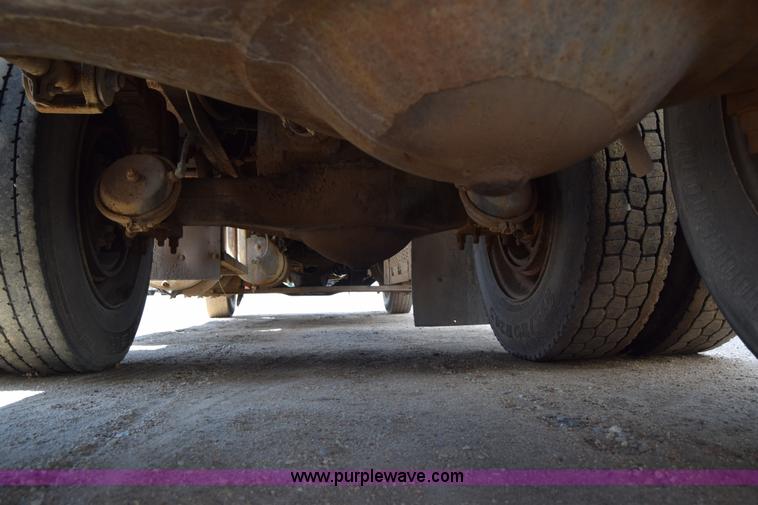 image for item J6657 1985 Mack water tanker truck