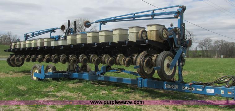 image for item K2108 1999 Kinze 2600 interplant planter