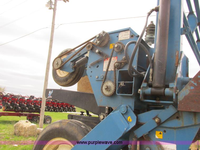 image for item K2108 1999 Kinze 2600 interplant planter