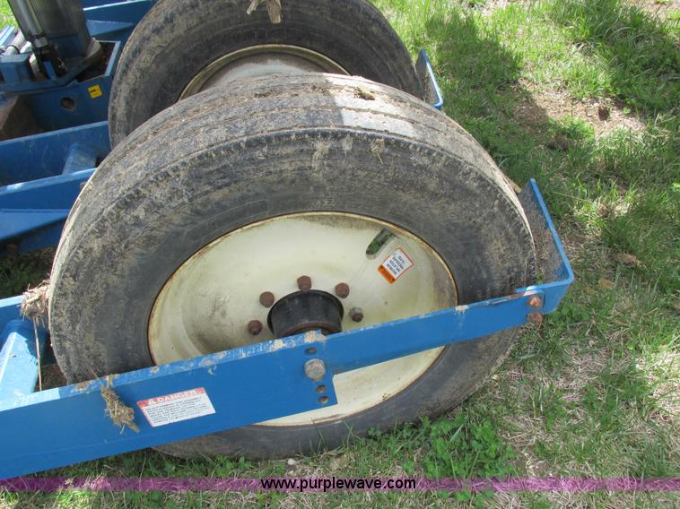 image for item K2108 1999 Kinze 2600 interplant planter