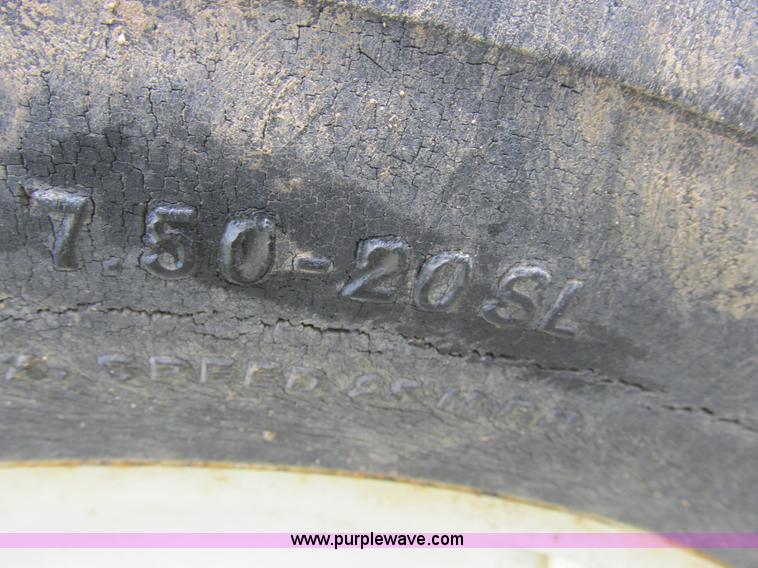 image for item K2108 1999 Kinze 2600 interplant planter