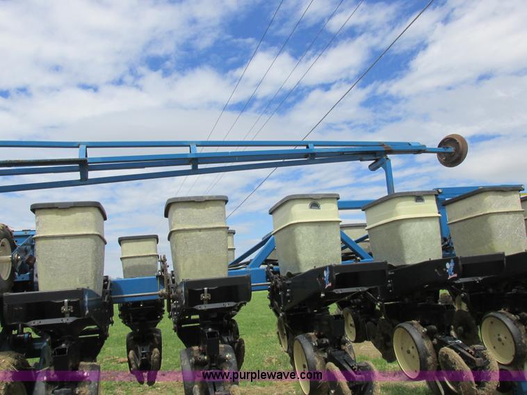image for item K2108 1999 Kinze 2600 interplant planter