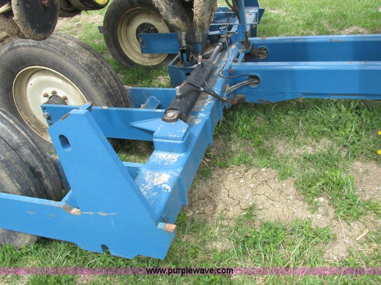 image for item K2108 1999 Kinze 2600 interplant planter