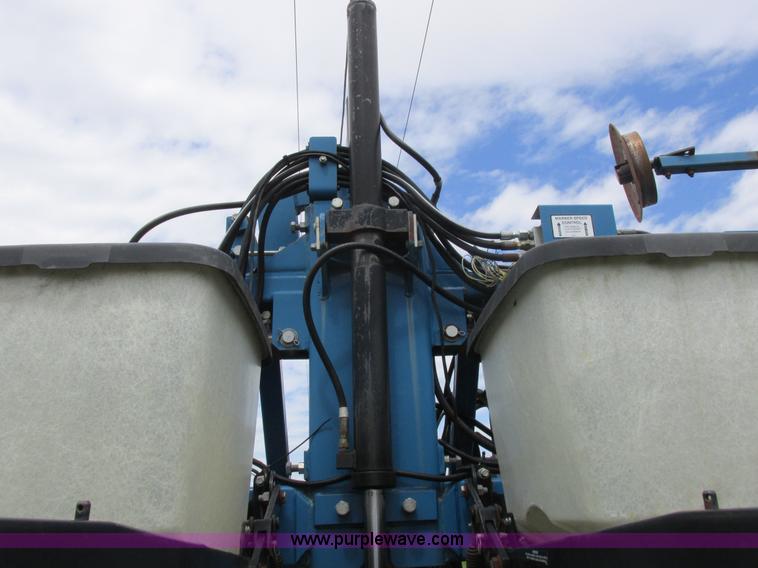 image for item K2108 1999 Kinze 2600 interplant planter