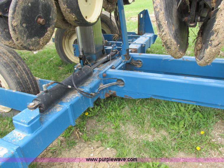 image for item K2108 1999 Kinze 2600 interplant planter