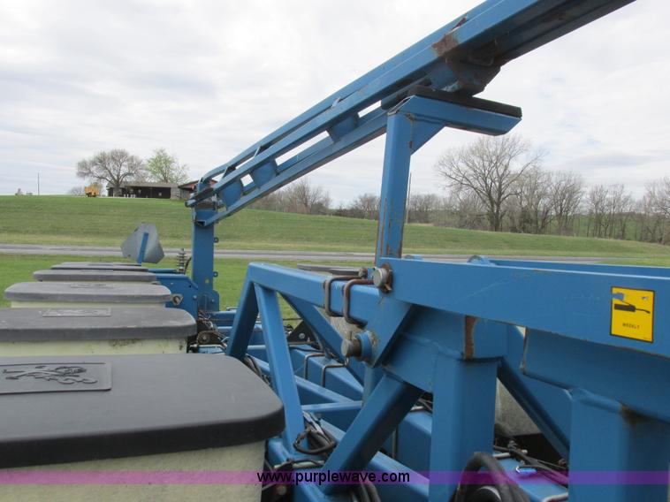 image for item K2108 1999 Kinze 2600 interplant planter