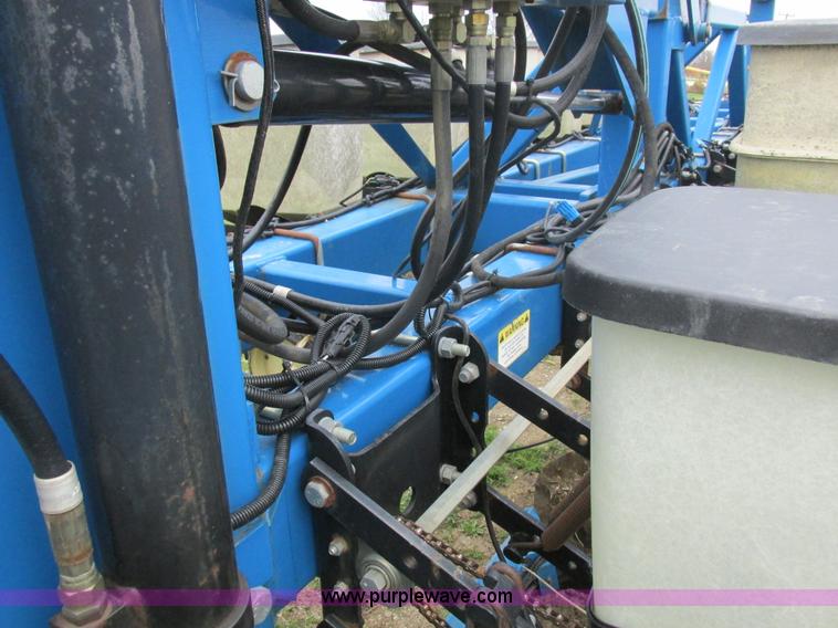 image for item K2108 1999 Kinze 2600 interplant planter