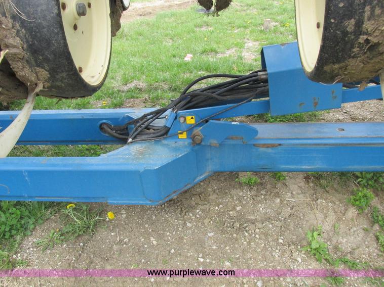 image for item K2108 1999 Kinze 2600 interplant planter