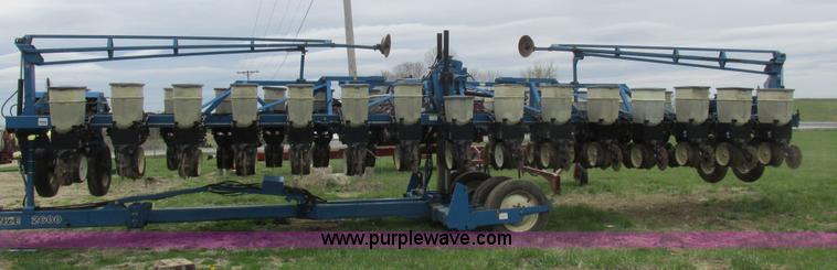 image for item K2108 1999 Kinze 2600 interplant planter