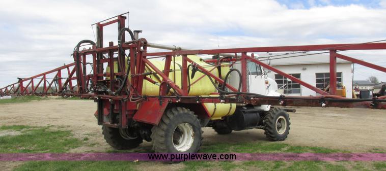 image for item K2109 1990 International 7100 self-propelled sprayer