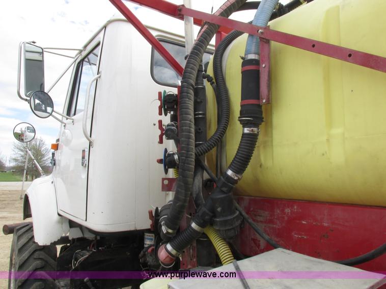 image for item K2109 1990 International 7100 self-propelled sprayer