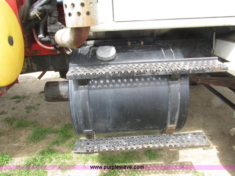 image for item K2109 1990 International 7100 self-propelled sprayer