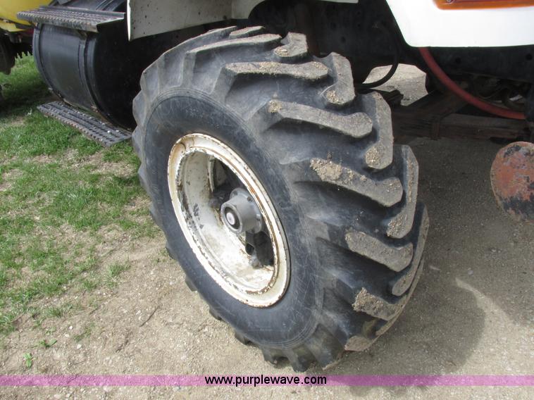 image for item K2109 1990 International 7100 self-propelled sprayer