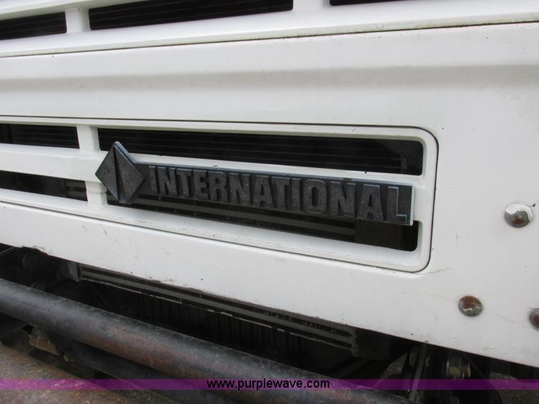 image for item K2109 1990 International 7100 self-propelled sprayer