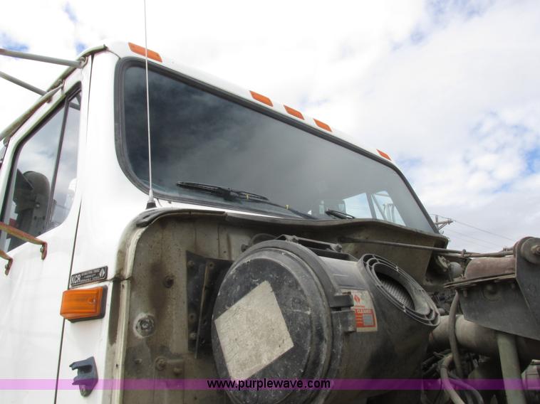 image for item K2109 1990 International 7100 self-propelled sprayer