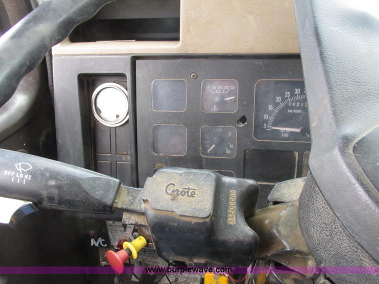 image for item K2109 1990 International 7100 self-propelled sprayer