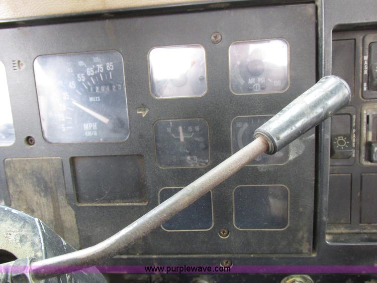 image for item K2109 1990 International 7100 self-propelled sprayer