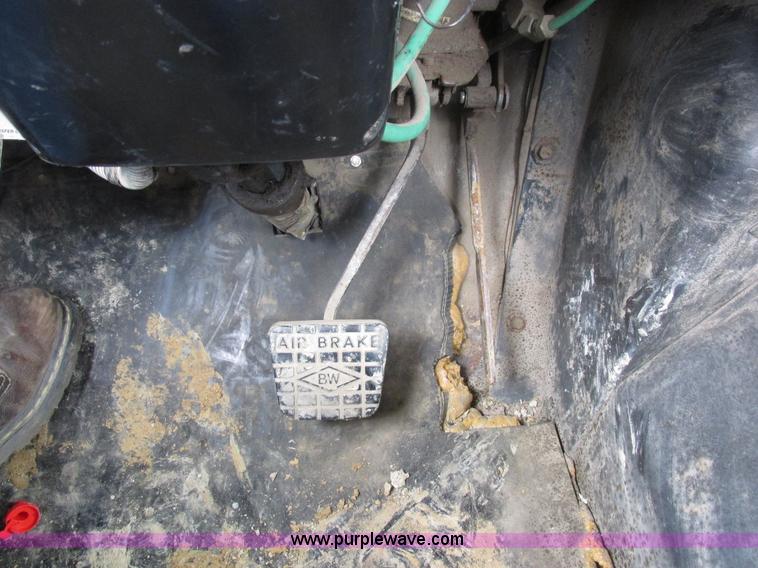 image for item K2109 1990 International 7100 self-propelled sprayer