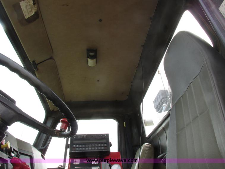 image for item K2109 1990 International 7100 self-propelled sprayer