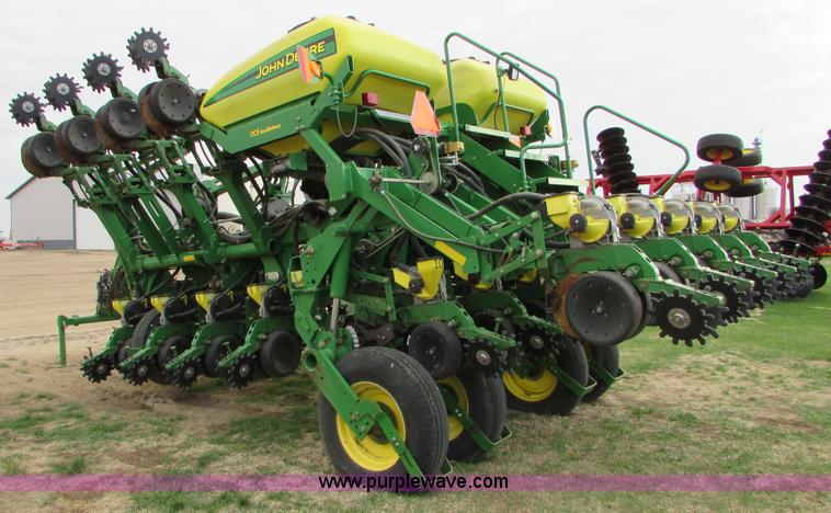 image for item K2558 2005 John Deere 1790 CCS split row no-till planter