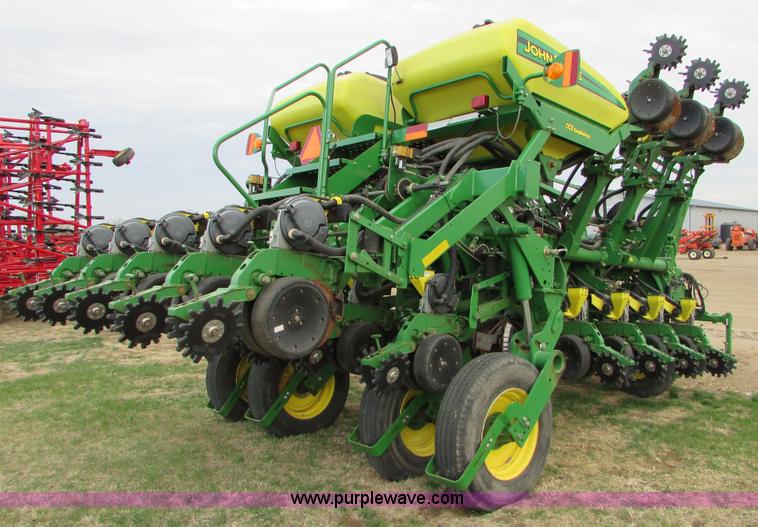 image for item K2558 2005 John Deere 1790 CCS split row no-till planter