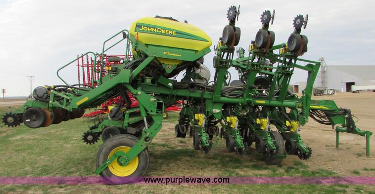 image for item K2558 2005 John Deere 1790 CCS split row no-till planter