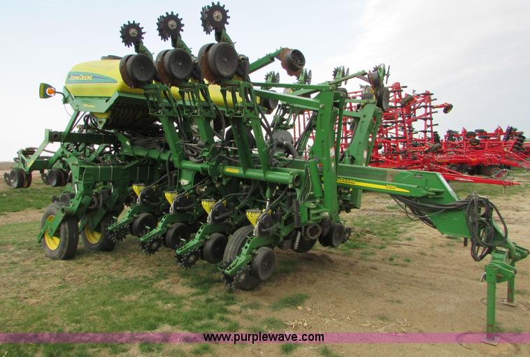 image for item K2558 2005 John Deere 1790 CCS split row no-till planter