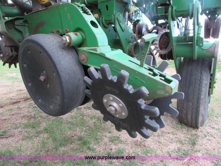 image for item K2558 2005 John Deere 1790 CCS split row no-till planter