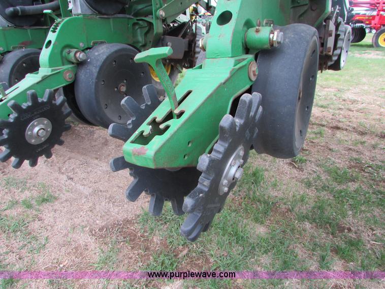 image for item K2558 2005 John Deere 1790 CCS split row no-till planter