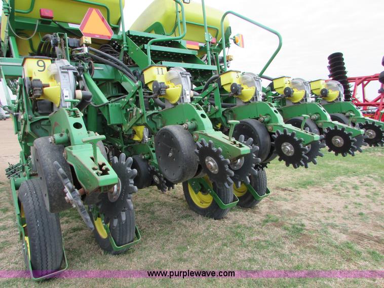 image for item K2558 2005 John Deere 1790 CCS split row no-till planter