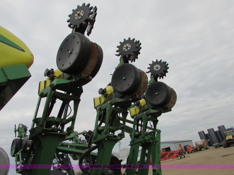 image for item K2558 2005 John Deere 1790 CCS split row no-till planter