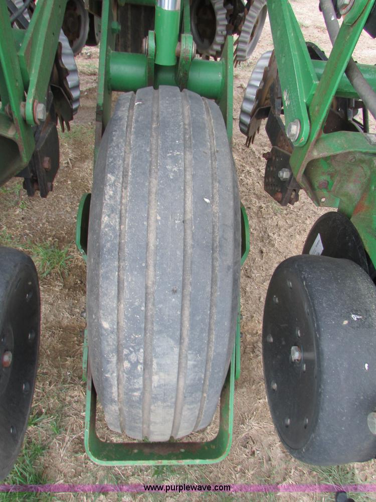 image for item K2558 2005 John Deere 1790 CCS split row no-till planter