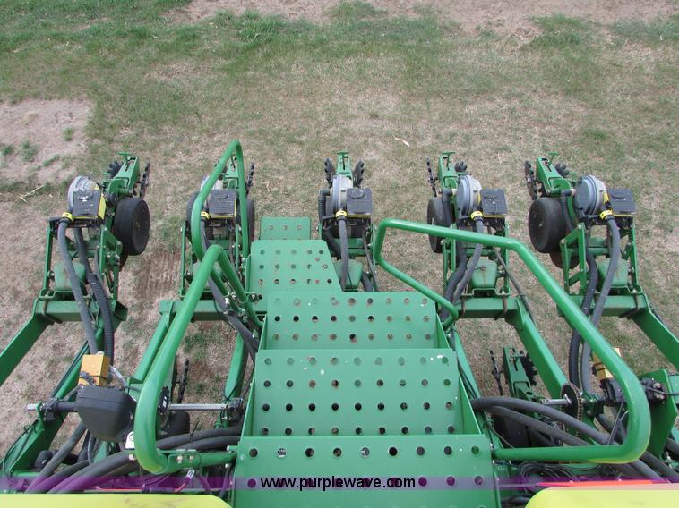 image for item K2558 2005 John Deere 1790 CCS split row no-till planter