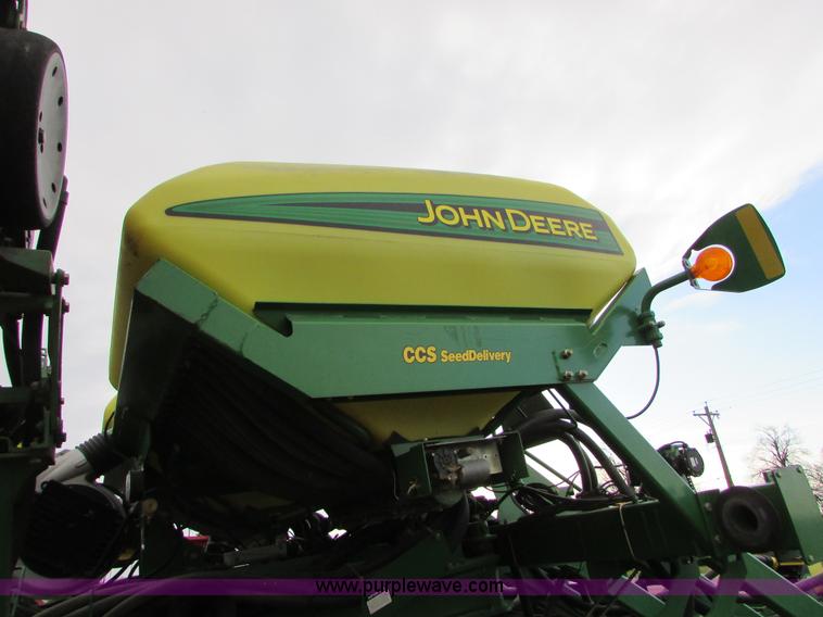 image for item K2558 2005 John Deere 1790 CCS split row no-till planter