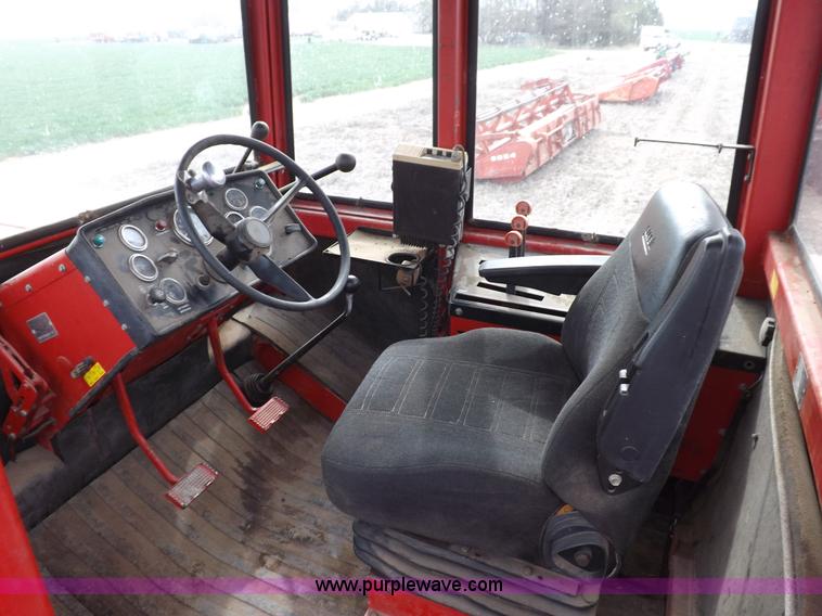 image for item K3821 1977 Versatile 800 Series 2 4WD tractor