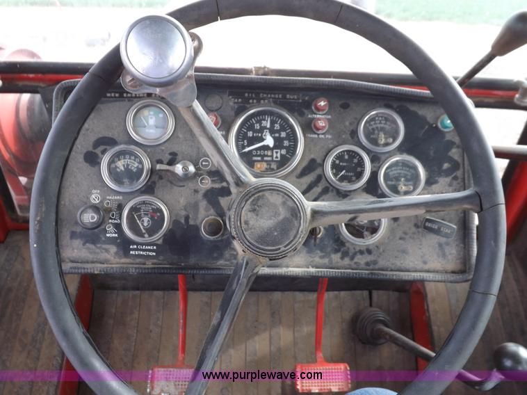 image for item K3821 1977 Versatile 800 Series 2 4WD tractor