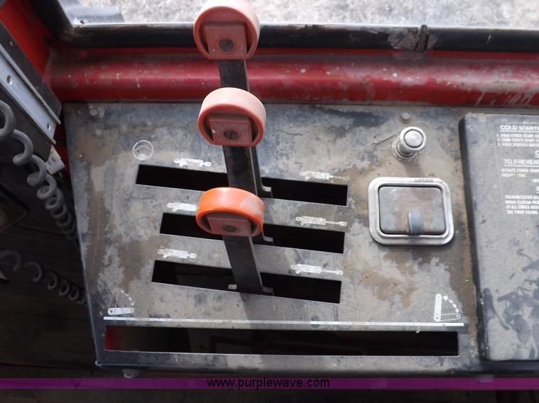 image for item K3821 1977 Versatile 800 Series 2 4WD tractor