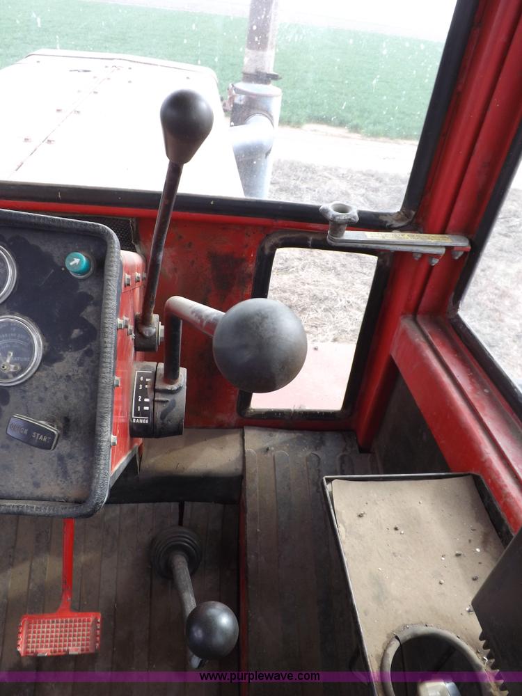 image for item K3821 1977 Versatile 800 Series 2 4WD tractor