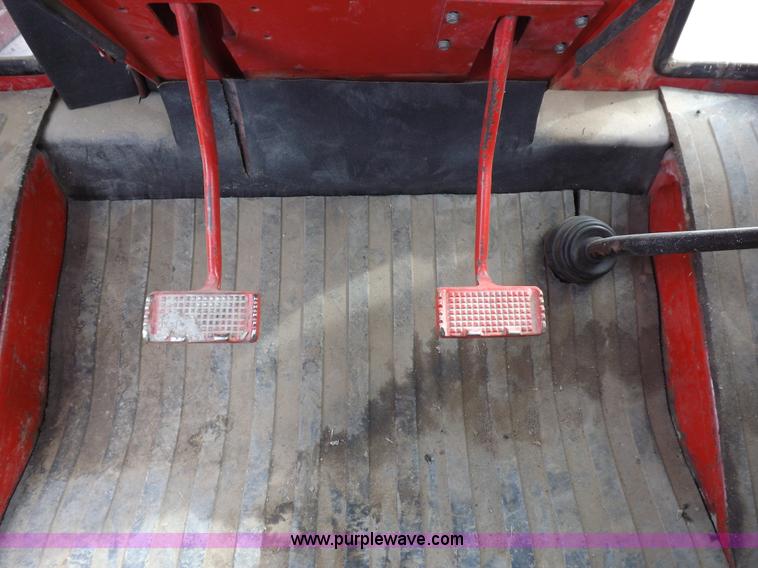 image for item K3821 1977 Versatile 800 Series 2 4WD tractor