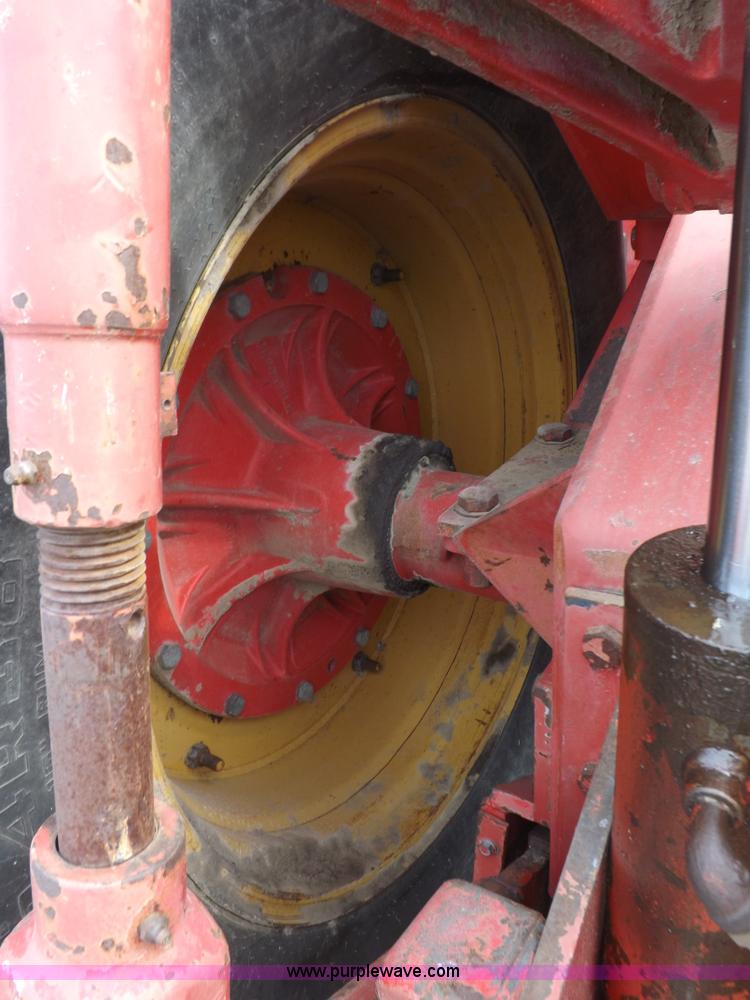 image for item K3821 1977 Versatile 800 Series 2 4WD tractor