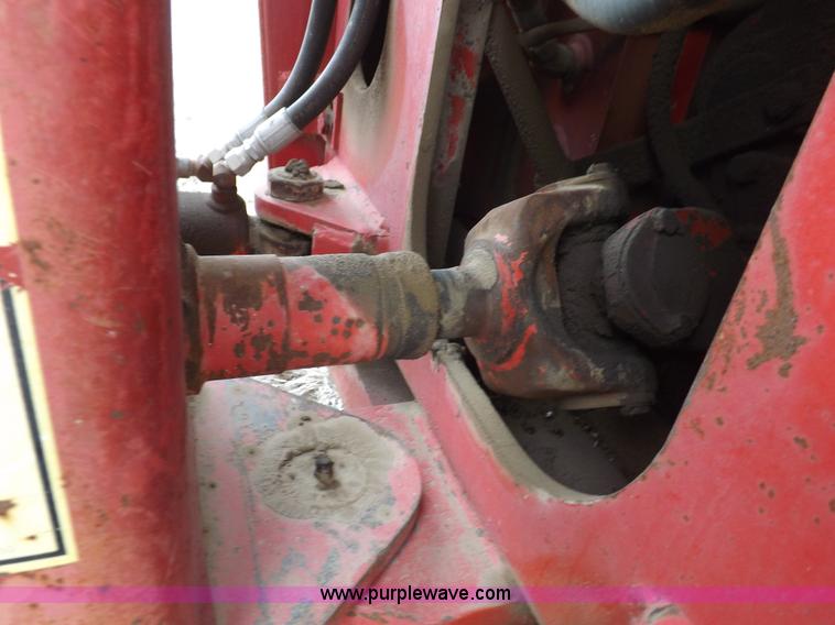 image for item K3821 1977 Versatile 800 Series 2 4WD tractor