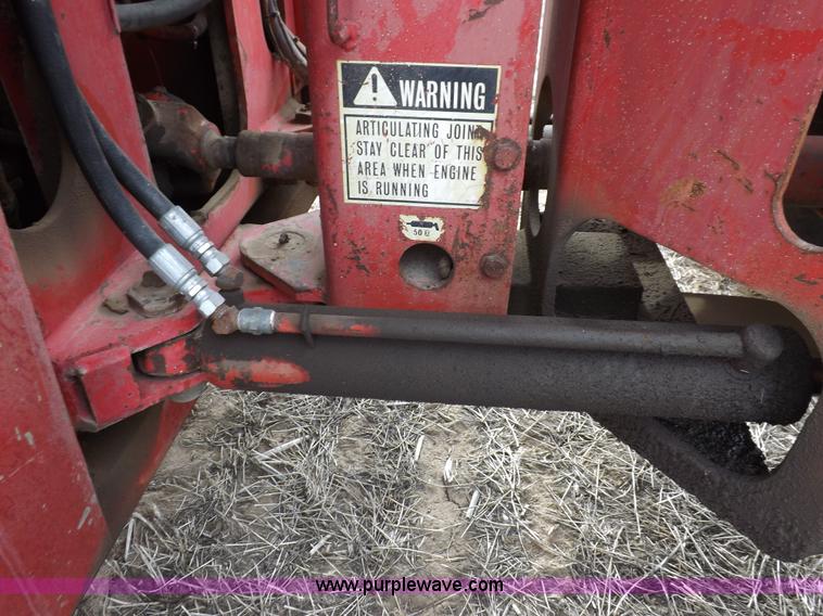 image for item K3821 1977 Versatile 800 Series 2 4WD tractor