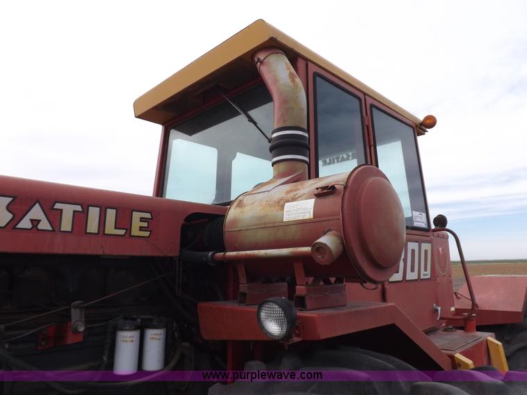 image for item K3821 1977 Versatile 800 Series 2 4WD tractor
