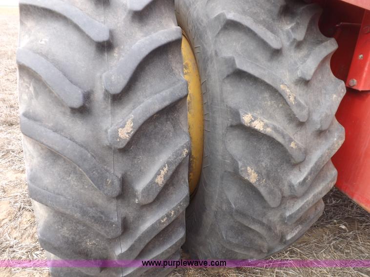 image for item K3821 1977 Versatile 800 Series 2 4WD tractor