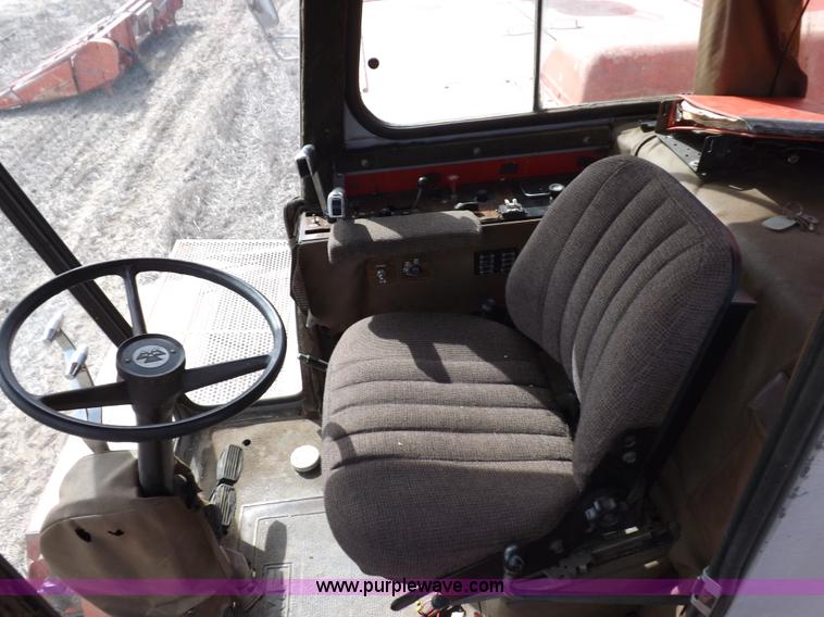 image for item K3823 Massey-Ferguson 860 combine